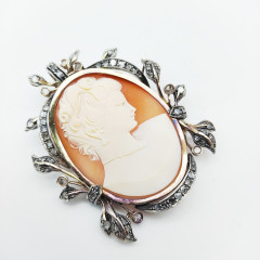 A. Caramanna Ciondolo cameo foglie A. Caramanna Ciondolo cameo foglie